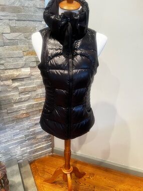 Women's lululemon sleek Black Puffer Vest with High Collar